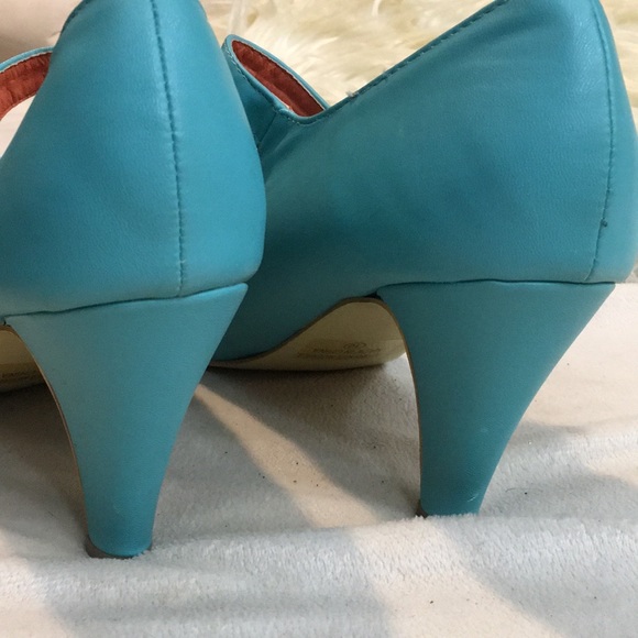 Teal buckled heels by CHASE + CHLOE, size 10 - Picture 4 of 6